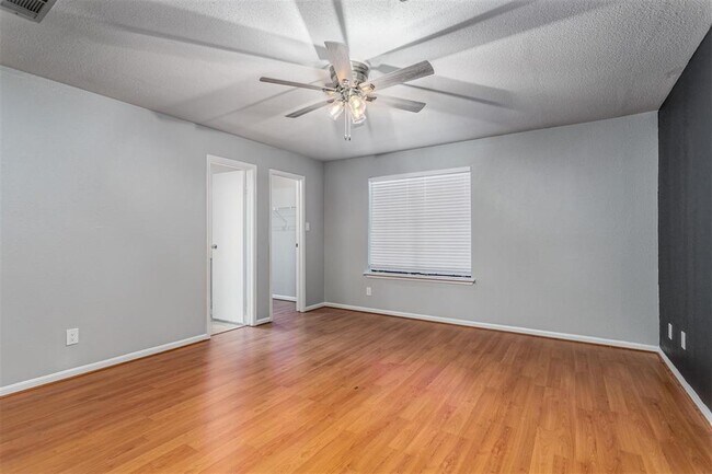 Building Photo - 9850 Pagewood Ln