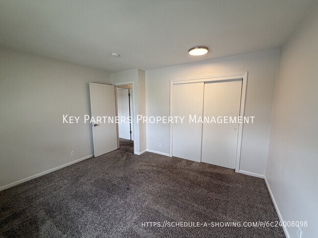 Building Photo - 8835 Glenwood St