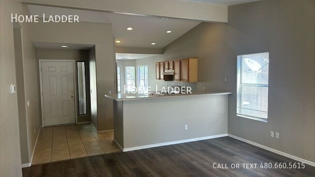 Building Photo - 10805 W Wilshire Dr
