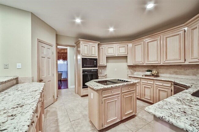 Building Photo - 16 Kelliwood Ct Cir