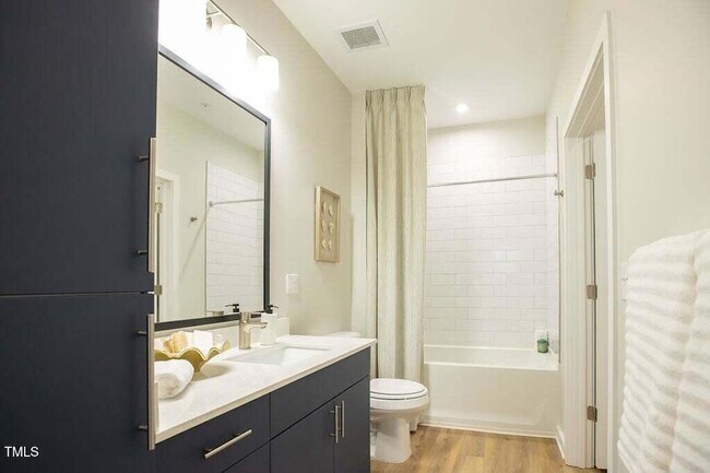 Building Photo - 2000 Olivewood St