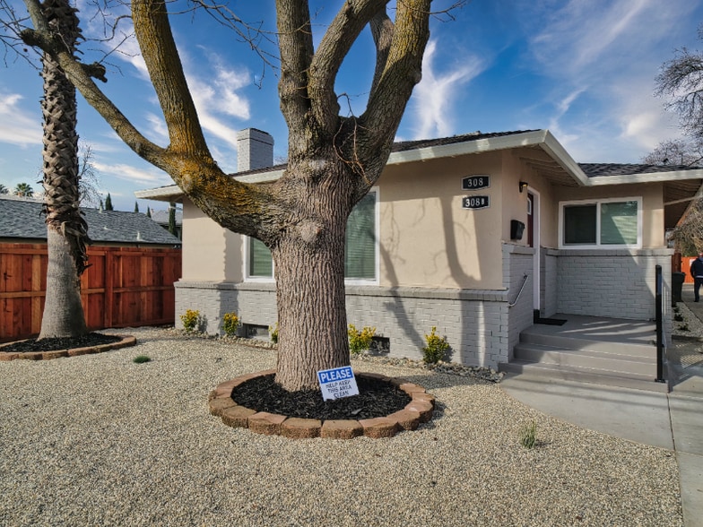 Building Photo - 308 6th St