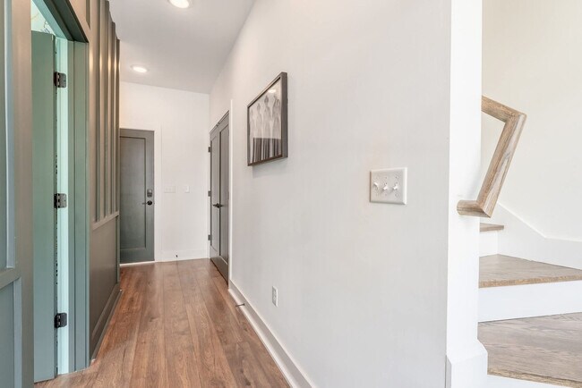 Building Photo - 85 Lucile St