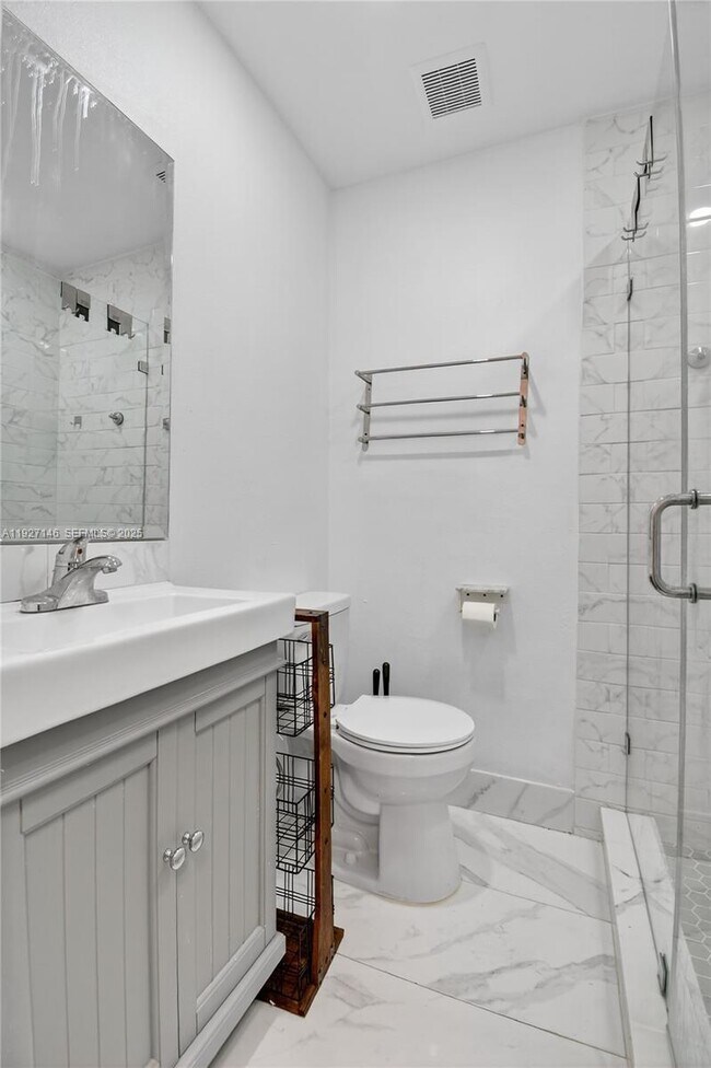 Building Photo - 554 NW 46th St