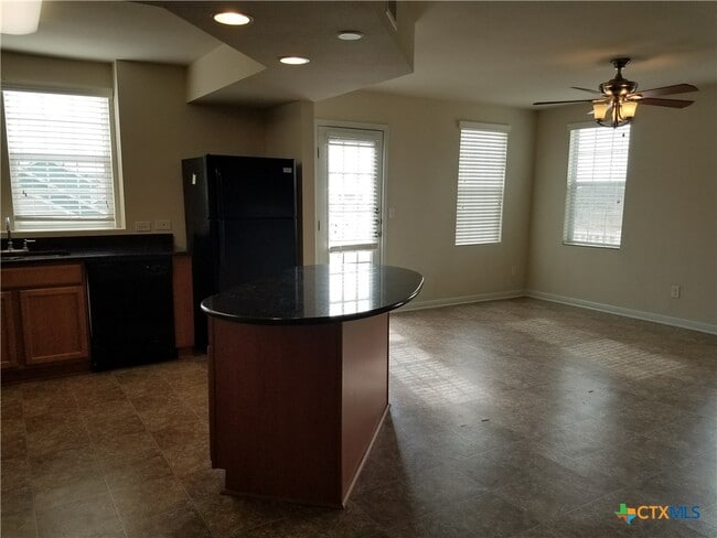 Building Photo - 334 Trestle Tree