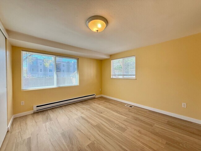 Building Photo - 909 Ouray Ave