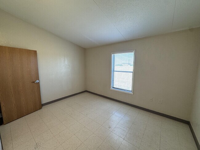 Building Photo - 5925 E Private Rd 6575