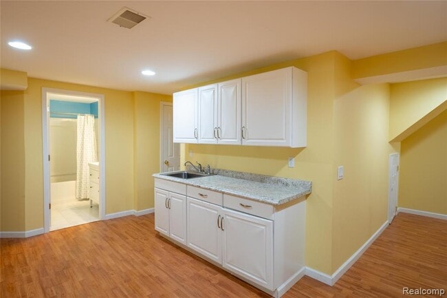 Building Photo - 41063 Millbrook Dr