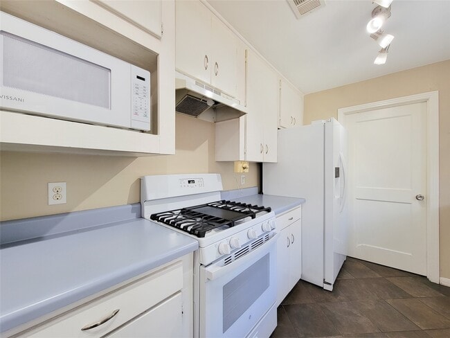 Building Photo - 5536 Aspen St