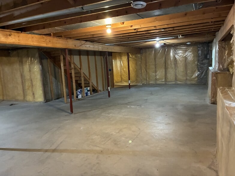 Building Photo - 925 Sky Ridge Dr