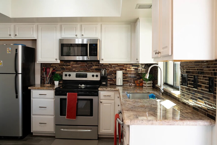 Building Photo - 1702 N Ventura Ln