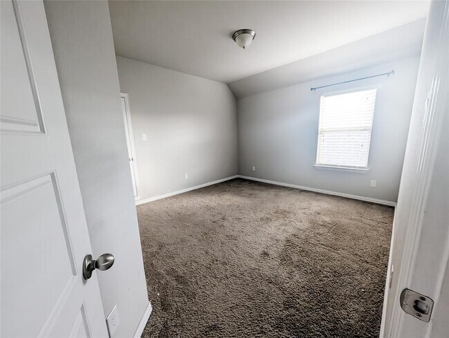 Building Photo - 3636 Mineral Dr