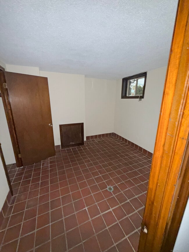 Building Photo - 608 Orange St