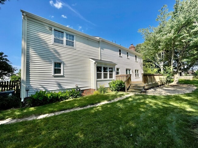Building Photo - Available NOW! A 4-6 Bedroom Home! Attache...