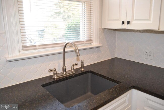 Building Photo - 123 S Matlack St