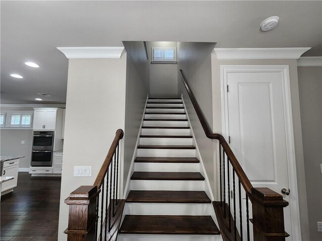 Building Photo - 4045 Brookview Dr