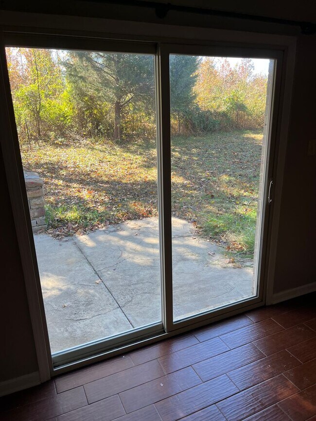 Building Photo - Country Living at it's best