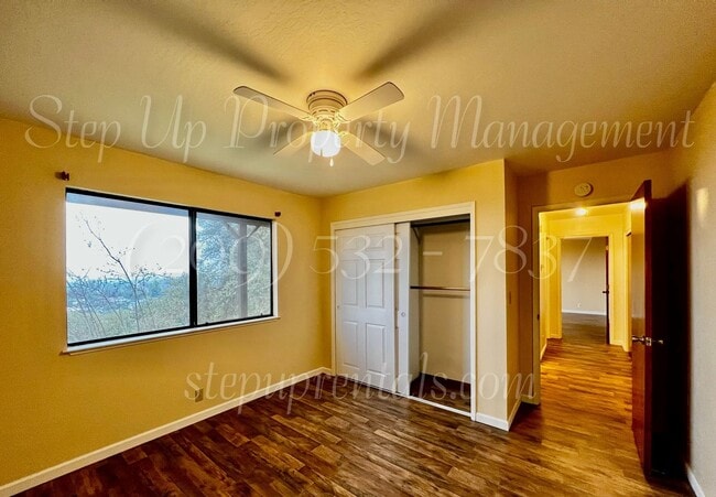 Building Photo - Spacious 3 Bedroom, 2.5 Bath Home in Myers Hill!