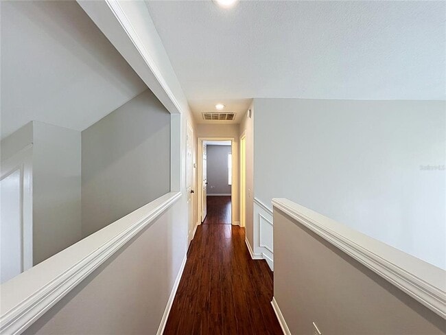 Building Photo - 900 W Charing Cross Cir