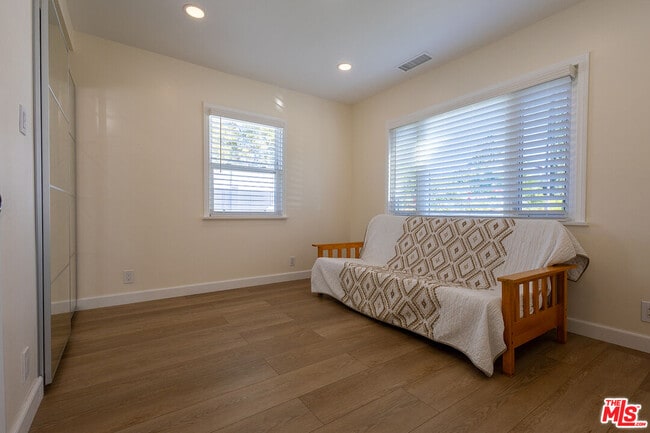 Building Photo - 5123 Noble Ave