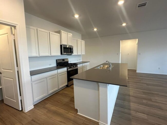 Building Photo - 4116 Home Pl Rd