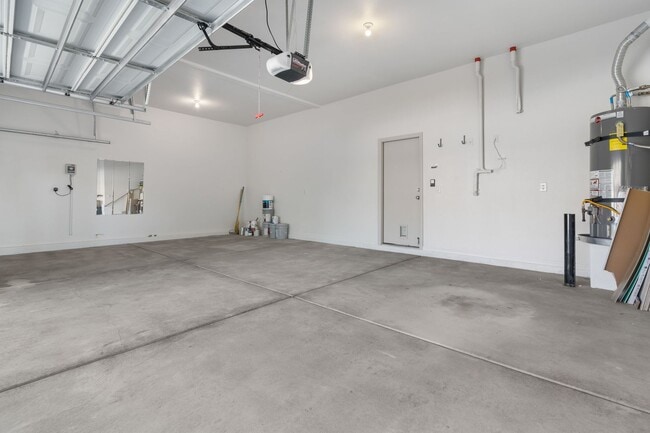 Building Photo - Beautifully Updated 4-Bedroom Home with 3-...