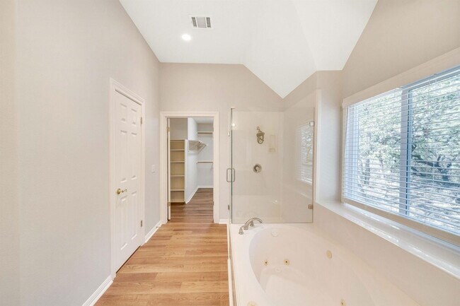 Building Photo - 11901 Jess Dr