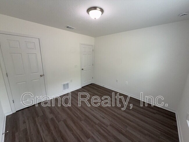 Building Photo - 5206 McCallister St