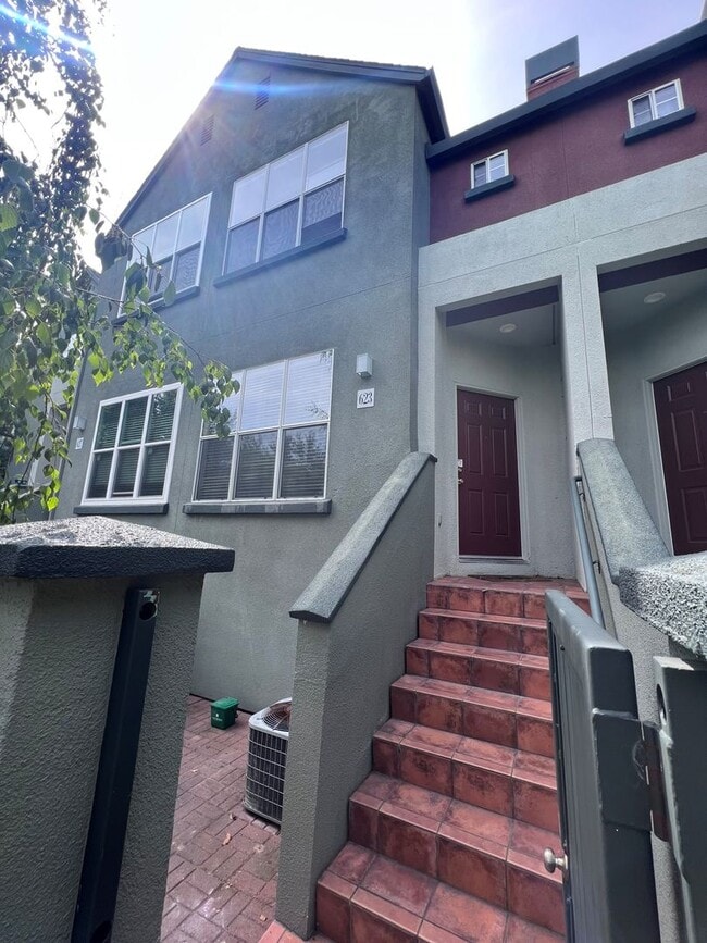 Building Photo - Nor Cal Realty Inc, 3 bedroom 3 bath townhouse with 2 car garage