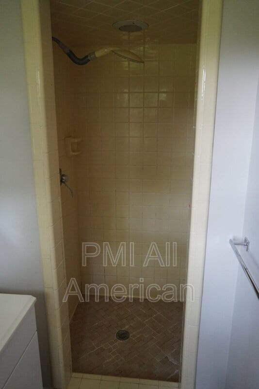 Building Photo - 622 Bedford Rd