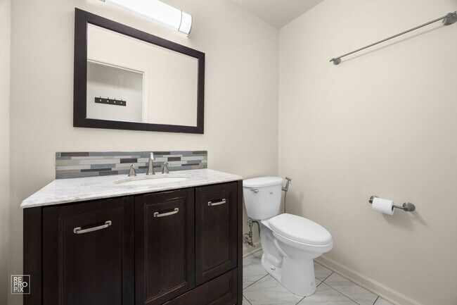 Building Photo - 1002 Hobson Dr