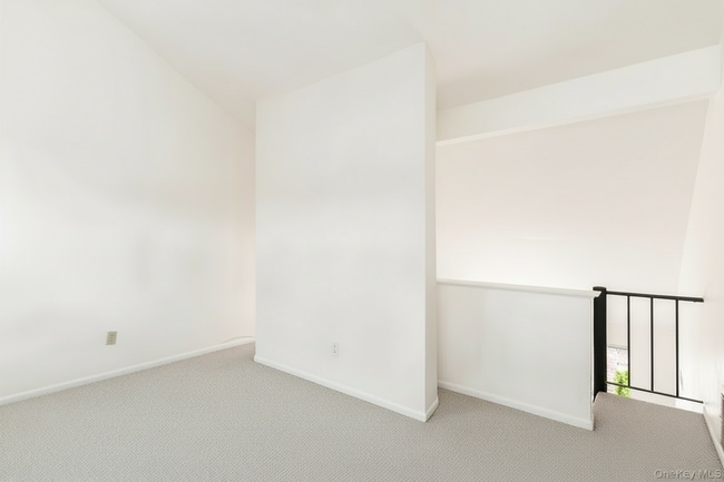 Building Photo - 71 Fox Run