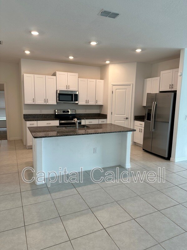 Building Photo - 5517 Blue Azure Dr