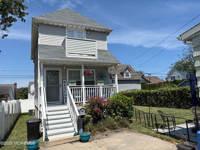 Building Photo - 406 9th Ave