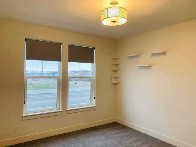 Building Photo - Stunning Home in Harris Ranch with Community Pool!