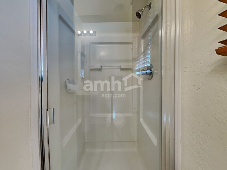 Building Photo - 18139 W Smokey Dr