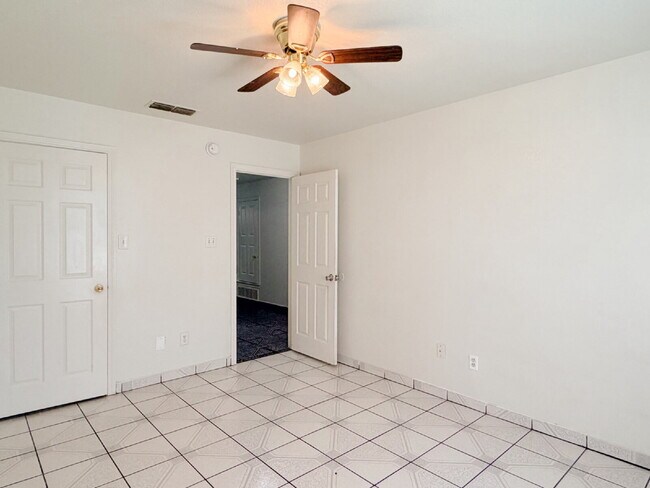 Building Photo - 3 Bedroom, 2 Bath Home in Cleburne, TX!