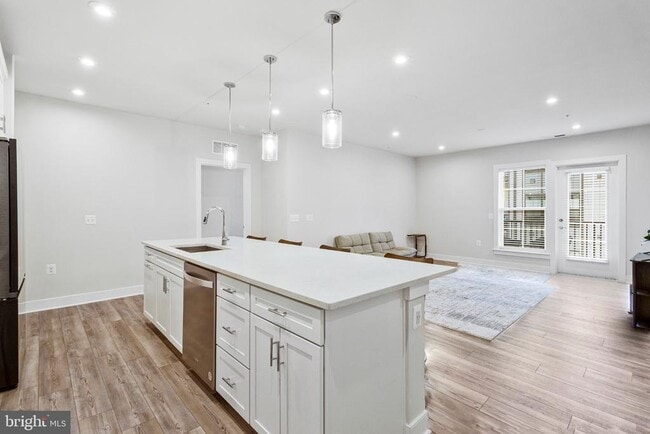 Building Photo - 102 St Ives Pl