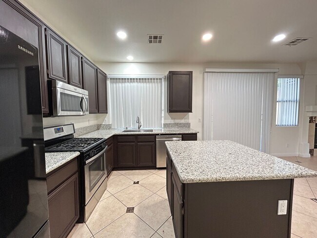 Building Photo - Desirable Summerlin Home 4 Bedrooms 2.5 Ba...
