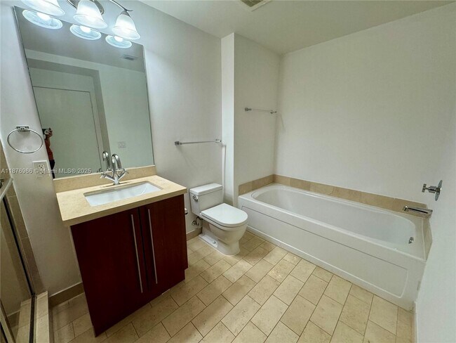 Building Photo - 1111 SW 1st Ave