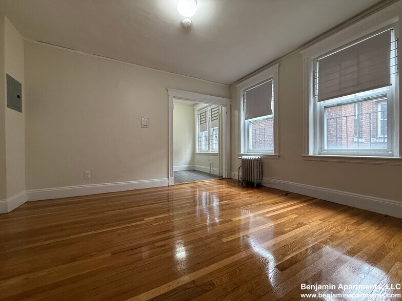 Building Photo - 165 Park Dr