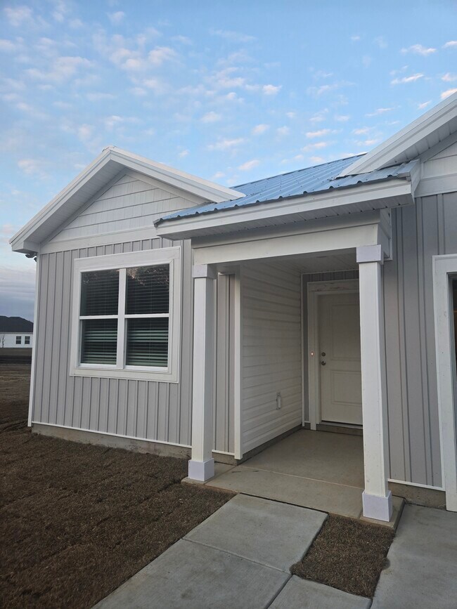 Building Photo - 2735 Monaca Dr