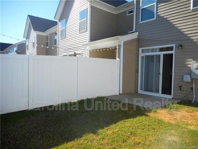 Building Photo - 13247 Savannah Point Dr