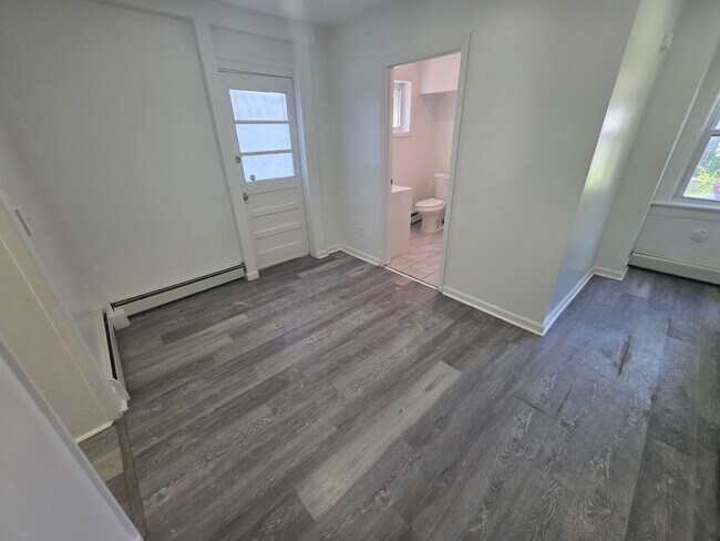 Building Photo - 2 bedroom apartment building - Poughkeepsie