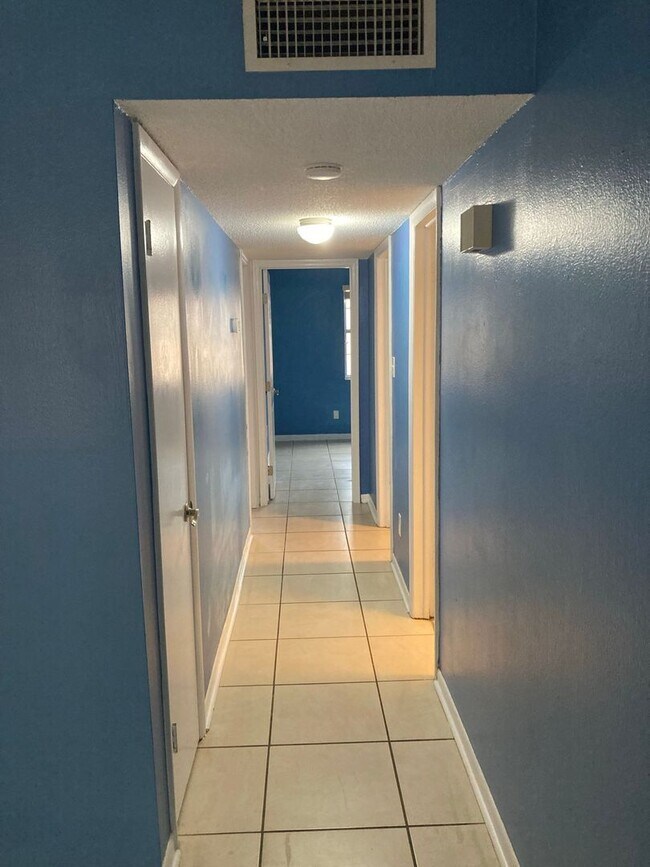 Building Photo - Delightful 2 bedroom in Habana Park!