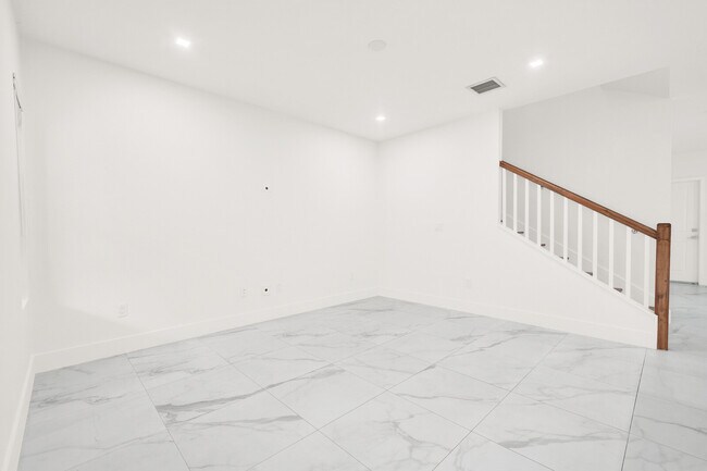 Building Photo - 407 Bella Sol Way