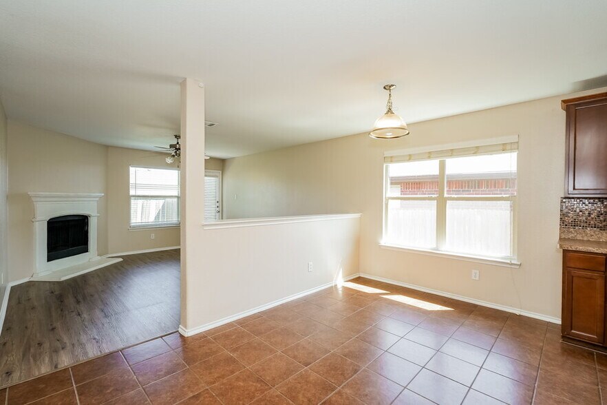 Building Photo - 2033 Club Oak Dr