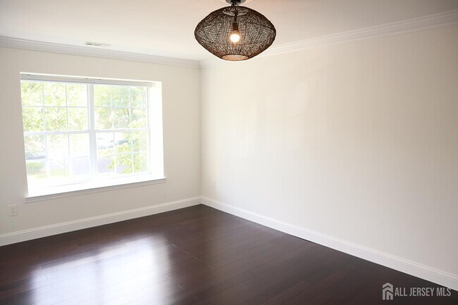 Building Photo - 1306 Commons at Kingswood Dr