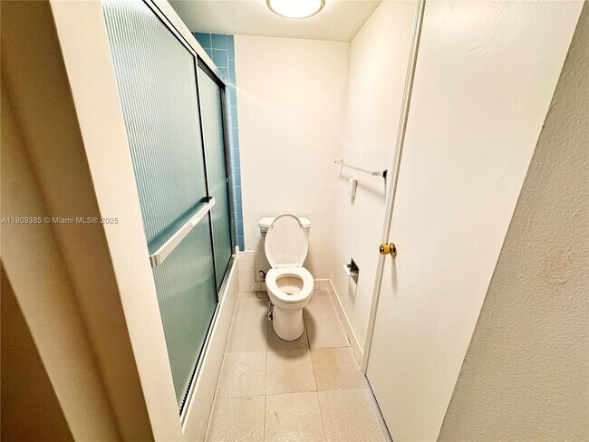 Building Photo - 9441 Evergreen Pl