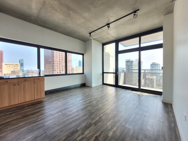 Building Photo - 235 W Van Buren St